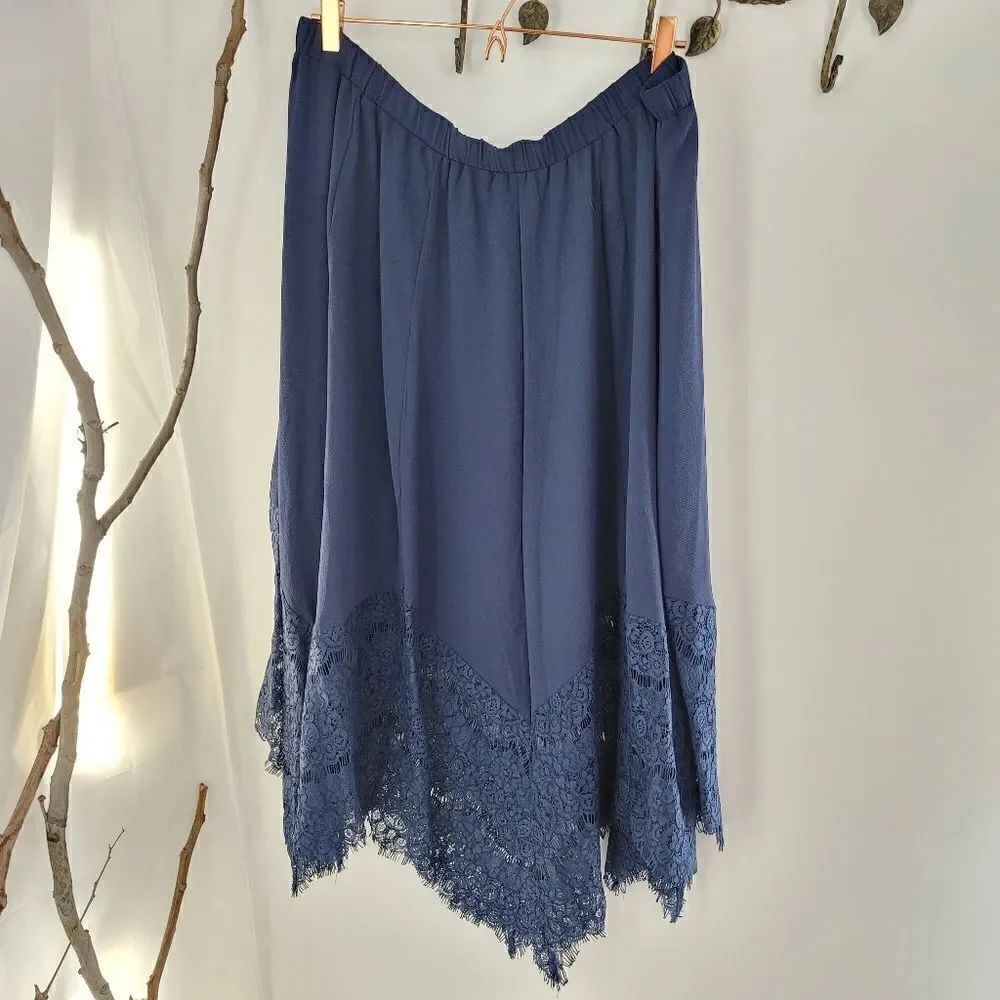 Chicwe blue skirt lace trim